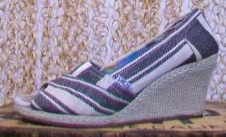 TOMS Womens Nice Kenya Print Canvas Wedges Peep Toe Shoes sz 10  