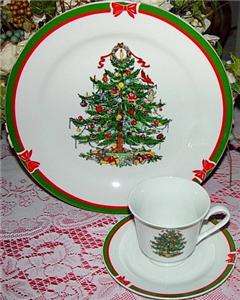 12 PIECE HOLIDAY PORCELAIN RIBBONS AND TREES DINNERWARE SET SERVICE 