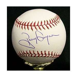  Tony Gwynn Autographed Baseball   MLB Authentication 