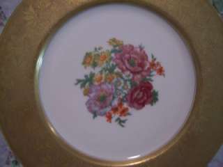 WHEELING DECORATING COMPANY Charger Plate w/Florals  