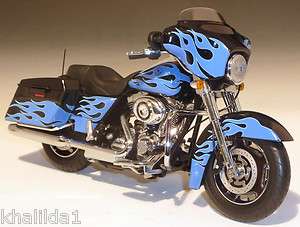 2011 Harley Davidson FLHX Street Glide Diecast Motorcycle 112 Blue 