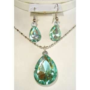  Green Tear Drop Stone Pendant Necklace And Earrings Set 
