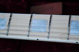 THE BAKED MAPLE NECK AND FINGERBOARD ARE PROCESSED BY TAKING MAPLE 