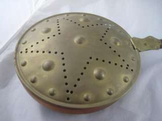 ANTIQUE COPPER & BRASS BED WARMER WITH DECORATIVE LID & LONG WOOD 
