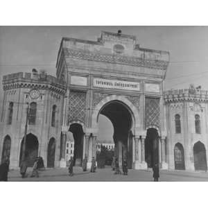 com Magnificent Arches to the Entrance of the University of Istanbul 