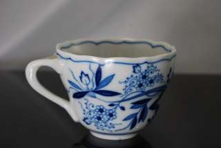 Hutschenreuther China BLUE ONION Tea Cup Scalloped Edge  