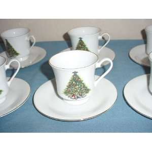  Set of 8 Christmas Cups & Saucers 