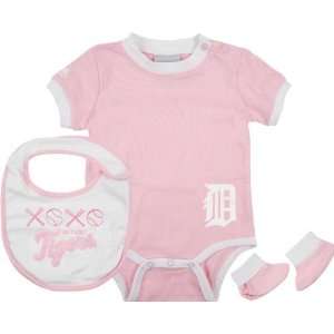  Detroit Tigers Newborn/Infant Girls Pink Bib Bootie and 