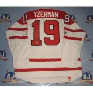  STEVE YZERMAN 2010 Olympics SIGNED Team Canada JERSEY 
