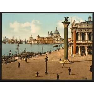  Venezia. Piazaetta e colonne di San Marco