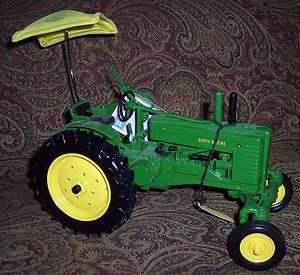 TOY JOHN DEERE DIE CAST 9 X 6 INCH TRACTOR A W/CANOPY ITEM #197 