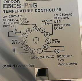 OMRON E5CS R1G Temperature Controller in metal box + re  