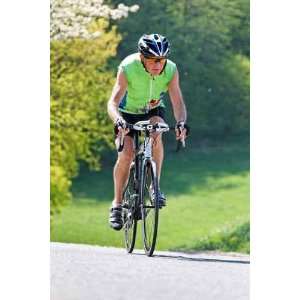  Aktiver Senior Fährt Fahrrad Für Fitness   Peel and 
