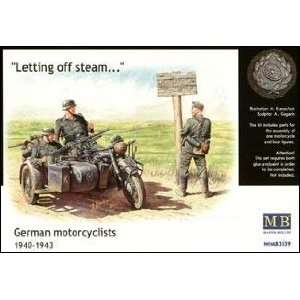  1/35 WWII German BMW R75 Motorcyclists Toys & Games