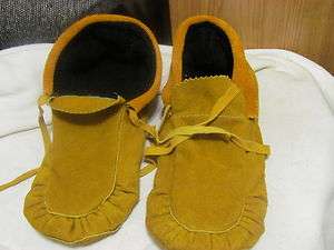 NATIVE AMERICAN LINED MOCCASINS NON BEADED DESIGN 101/2 INCHES 