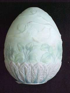 Lladro 1994 Porcelain Swan Egg Limited Edition  
