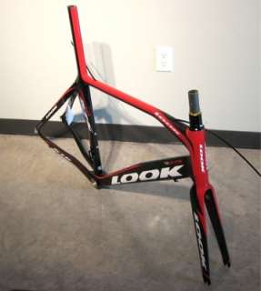 The integrated seat post mast is reversible and has an adjustable 