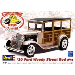  1930 Ford Woody Street Rod 2n1 Revell Toys & Games