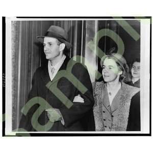  Alger Hiss and wife, leaving a New York Federal court 