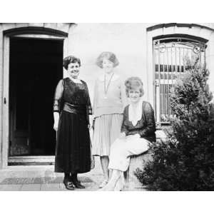  1921 photo Mrs. Howard Sutherland & daughters, 8/26/21 