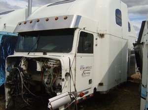 Cab  1999 FREIGHTLINER Classic XL FREIGHTLINER FLD132T  