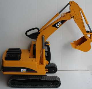   16 Scale Caterpillar Excavator Construction Model Toy Ages 3+  